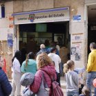 Venta de lotería en Paiporta, en una imagen de este sábado. EFE/Ana Escobar