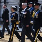 Imagen de archivo, fechada en Londres el 14 de septiembre de 2022, del rey Carlos III de Gran Bretaña (izquierda), con la princesa Ana; el príncipe Andrés y el príncipe Eduardo.