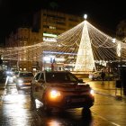 Los taxis llevan a los ancianos a ver las luces de Navidad en León.
