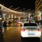 Los taxis llevan a los ancianos a ver las luces de Navidad en León.