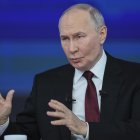 El presidente ruso, Vladimir Putin, durante su conferencia de prensa anual en vivo con medios federales, regionales y extranjeros en Moscú, el 19 de diciembre de 2024. EFE/EPA/YURI KOCHETKOV