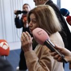Natalia Figueroa, esposa de Raphael a su llegada al hospital 12 de Octubre donde se encuentra ingresado el artista. Raphael ha suspendido todos sus compromisos profesionales de esta semana, incluidos los conciertos en el WiZink Center. EFE/ Rodrigo Jimenez