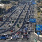 Archivo del tráfico en diciembre de 2023 en la A-6, a la altura de Las Rozas de Madrid. EFE/ Juan Carlos Hidalgo