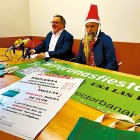 El concejal Carlos Fernández y Pablo, de Proyecto Orbanajo.