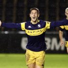 Manu Justo celebra el gol de la victoria de la Cultural ante el Real Unión en el Stadium Gal.