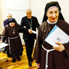 El arzobispo demandado por las Clarisas con monjas fieles en el inicio del conflicto.