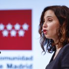 La presidenta de la Comunidad de Madrid, Isabel Díaz Ayuso, ofrece una rueda de prensa después de presidir la reunión del Consejo de Gobierno este jueves. EFE/ Mariscal