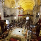 Foto de archivo del interior de la Basílica de Santa María en el primero de los actos del drama sacro-lírico 'Misteri d'Elx', la conocida como la "Vespra", en la que se escenifica la muerte y subida al cielo del alma de la Virgen. EFE/Manuel Lorenzo
