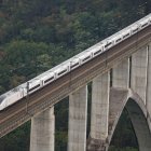 Imagen de archivo de un tren de alta velocidad Avril. EFE/Lavandeira jr