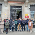 Minuto de silencio por el asesinato de una joven por violencia de género en Madrid