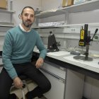 Marcos Guerra, investigador de la Universidad de León en el campus de Ponferrada, realiza un estudio sobre la conservación de las frutas y verduras del Bierzo una vez recolectadas