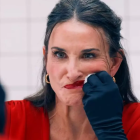 Fotograma de Elisabeth Sparkle, interpretada por Demi Moore, de la película La Sustancia.
