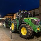 Cabalgata de Reyes Magos en Santa María del Páramo a bordo de tractores.
