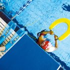Usuarios en la piscina de La Palomera.