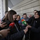Los agraciados celebran el primer premio en el Sorteo del Niño 2025.