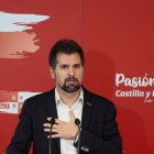 El secretario general del PSOE de Castilla y León y portavoz en las Cortes autonómicas, Luis Tudanca, interviene en la tradicional recepción navideña a la prensa que cada año realiza su partido.