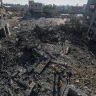 Foto de archivo de una casa destruida en un ataque aéreo israelí en el campamento de refugiados de Al Maghazi, en el centro de la Franja de Gaza. EFE/EPA/MOHAMMED SABER