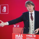 El alcalde de Soria, Carlos Martínez, presenta su precandidatura para liderar el PSOE de Castilla y León. EFE/ Wifredo Garcia