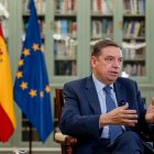 MADRID, 12/01/2025.- El ministro de Agricultura, Pesca y Alimentación, Luis Planas, en una entrevista con EFE, afirma que España tiene que "marcar su huella" en el nuevo ciclo político de la Unión Europea. EFE/Daniel Gonzalez