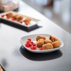 Imagen de archivo de un plato de croquetas