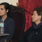 Imagen de archivo de las acusadas, Monserrat González (d), autora confesa por el crimen de la presidenta de la Diputación de León, Isabel Carrasco, el 12 de mayo de 2014, y su hija Triana Martínez, durante la última sesión de la vista del jucio celebrada en la Audiencia Provincial de León, para la lectura de las conclusiones definitivas de las partes y las últimas palabras de las acusadas. EFE/J.Casares ***POOL***[POOL]