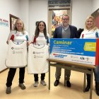 Rivas y el gerente del Hospital, con los miembros de la organización.