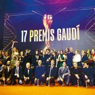 Foto de familia de los premiados en la gala de los Gaudí.