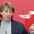 El secretario general electo del PSOECyL, Carlos Martínez, participa en un encuentro con militantes del PSOE de Burgos.