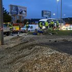 Los técnicos de Aguas de León trabajan en la zona este miércoles para devolver cuanto antes la normalidad al servicio