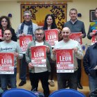 Los responsables políticos y sindicales con el cartel