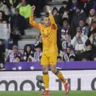 El delantero francés del Real Madrid Kylian Mbappé celebra su segundo gol contra el Valladolid, durante el partido de la jornada 21 de LaLiga que Real Valladolid y Real Madrid disputaron en el estadio José Zorrilla. EFE/R. García