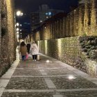 Renovación del pavimento del alumbrado ornamental de las Cercas Medievales en León