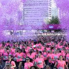 Miles de mujeres toman la salida en la Carrera de la Mujer de Madrid de 2024, que sirve también para recaudar fondos para la investigación contra el cáncer. EFE/Víctor Lerena