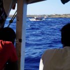Migrantes en el interior de un barco.