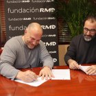 Un momento de la firma del acuerdo entre la Fundación Manuel Martínez y la Fundación RMD.