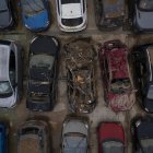 Fotografía con dron de los cientos de coches afectados por la dana que permanecen en una campa en Benaguasil tras las riadas por la dana del 29 de octubre en Valencia que cumplen tres meses este miércoles. EFE/Biel Aliño