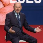 Rafael Louzán, presidente de la Federación Española de Fútbol, el pasado lunes, durante el acto en el que se anunció la renovación del seleccionador nacional, Luis de la Fuente hasta la Eurocopa de 2028. EFE/Borja Sánchez-trillo