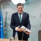 El portavoz de la Junta y consejero de Economía y Hacienda, Carlos Fernández Carriedo, comparece en rueda de prensa posterior al Consejo de Gobierno.