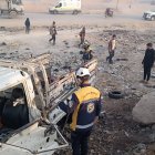 Varias mujeres y un hombre murieron este lunes y otras mujeres resultaron heridas, varias de ellas graves, por la explosión de un coche bomba en las inmediaciones de la ciudad de Manbech, en el norte de Siria, informó el grupo de rescatistas cascos blancos. Las víctimas viajaban en una camioneta cerca de la cual un coche bomba explotó en una carretera de la citada ciudad, escenario de frecuentes enfrentamientos entre la alianza liderada por kurdosirios Fuerzas de Siria Democrática (FSD) y rebeldes sirios proturcos. EFE/ Defensa Civil Siria SOLO USO EDITORIAL/SOLO DISPONIBLE PARA ILUSTRAR LA NOTICIA QUE ACOMPAÑA (CRÉDITO OBLIGATORIO)