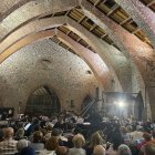 Numeroso público para ver la banda de música de Cistierna en el museo de la minería de Sabero.