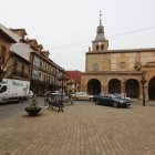 Un momento de la presentación del programa.  Vista de la localidad de Santa María del Páramo.
