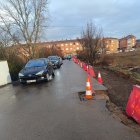 El atasco de entrada y salida al Recreo se ha complicado por las obras.