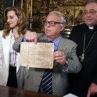 La directora general de Cultura, Mar Sancho, el consejero Gonzalo Santonja y el obispo de León, Luis Ángel de las Heras.
