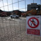Maquinaria pesada bloqueaba este viernes el paso a las pilas de carbón del Pozo Julia en Fabero.