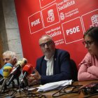 Olegario Ramón, ayer con sus ediles en el consistorio.