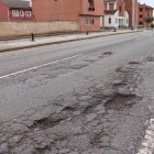 Los baches son contínuos en Quintana de Rueda.