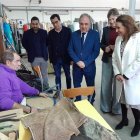 Imagen de la visita a uno de los centros de empleo.
