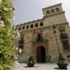 Fachada del Palacio de los Guzmanes, sede central de la Diputación Provincial de León.