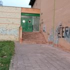 Escaleras de acceso al pabellón deportivo de de Sahagún.