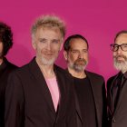 Elefantes son Jordi Ramiro (batería), Shuarma (cantante y compositor), Julio Cascán (bajista) y Alex Vivero (guitarrista).